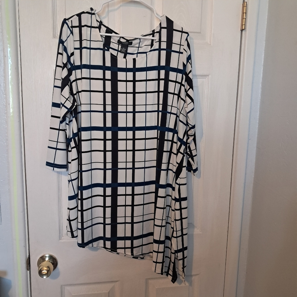 💰Alfani Asymmetrical Tunic Top